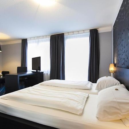 Hotel Am Berliner Platz Langenfeld  Exteriör bild