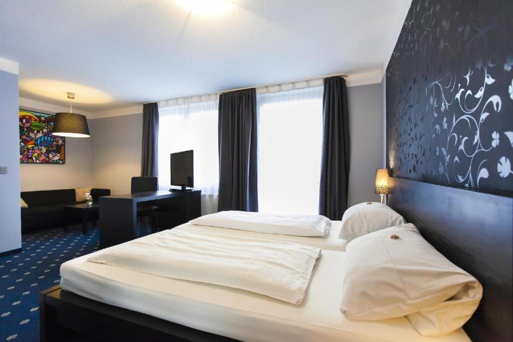 Hotel Am Berliner Platz Langenfeld  Exteriör bild