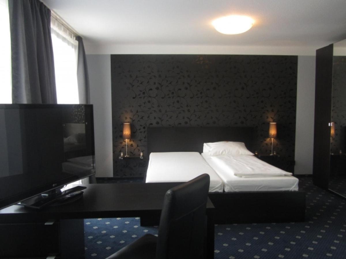 Hotel Am Berliner Platz Langenfeld  Rum bild